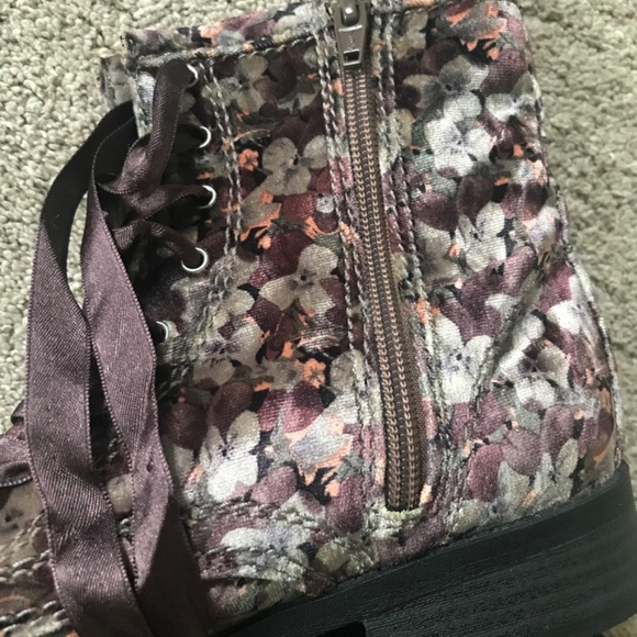 🍁Satin Ribbon Lace Up Velvet Floral Boots - Picture 7 of 11